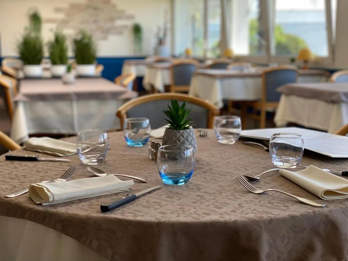 **  Hotel Fontaine, Morlaix France