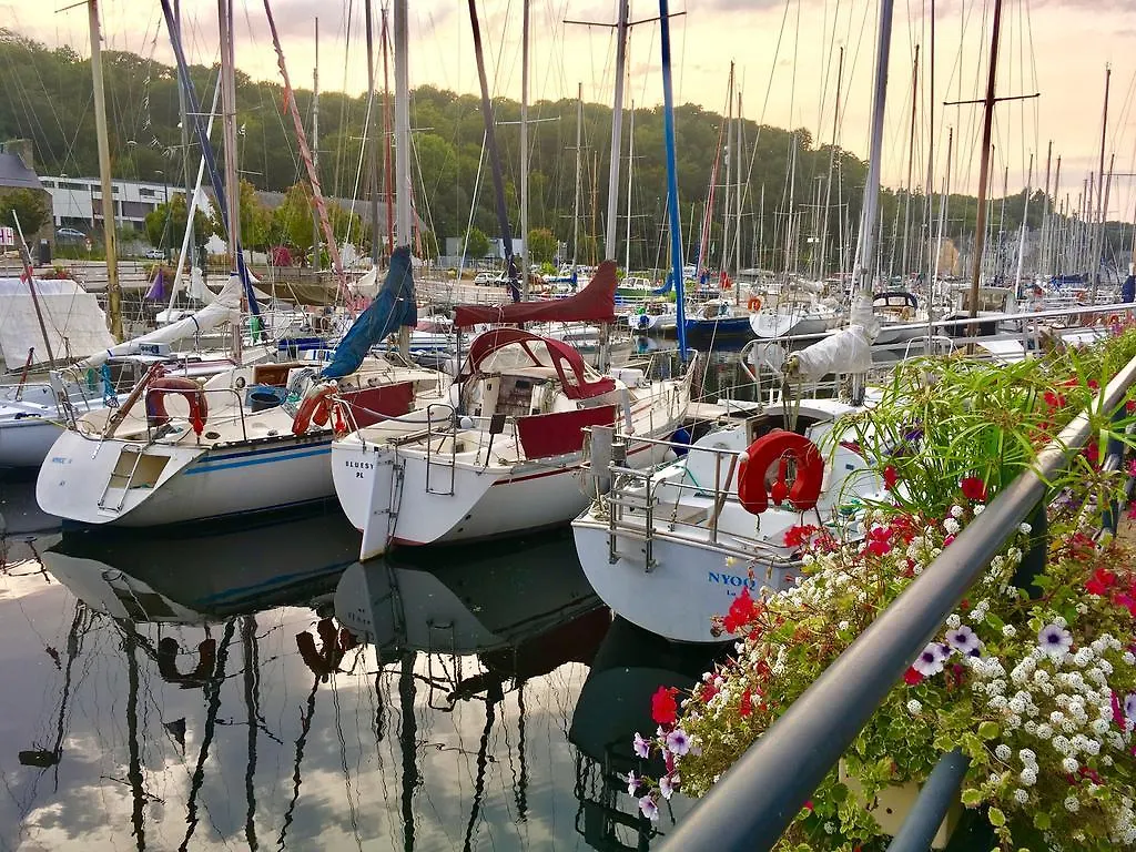 **  Hotel Fontaine, Morlaix France